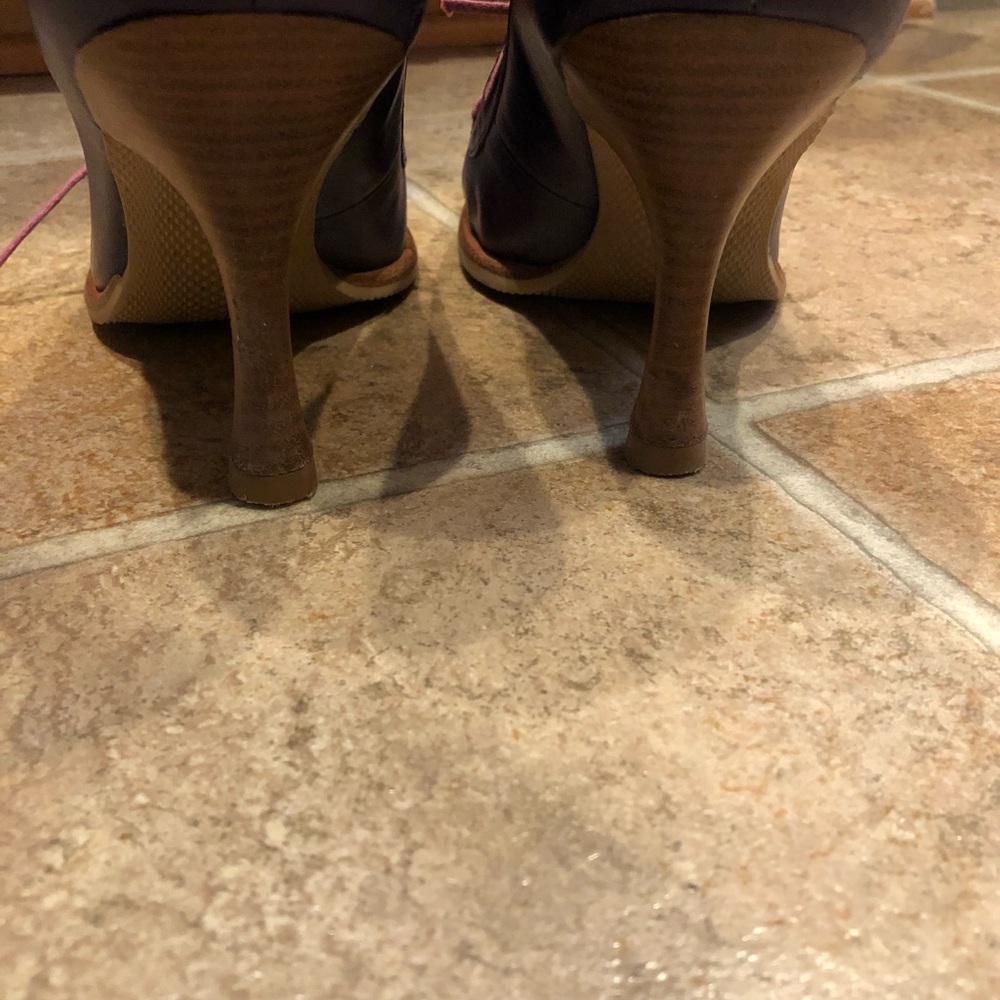 Gabriella Rocher Heels 💜 - Picture 7 of 9